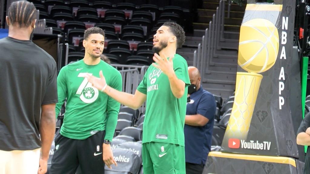 53785 Vo Celtics Rv G5 Prep Isteele00 00 15 13still001