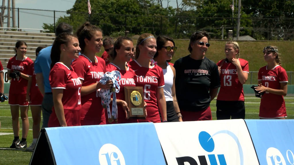 52707 Vo Ep North Smithfield D3 Glax V Isteele Tria00 00 49 28still002