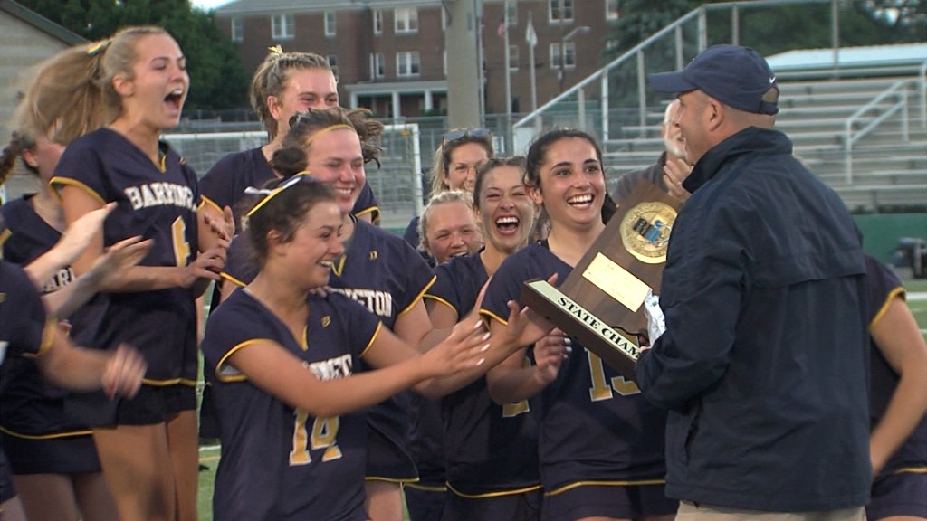 52676 Sot Barrington Moses Brown Glax S Isteele00 00 10 14still001