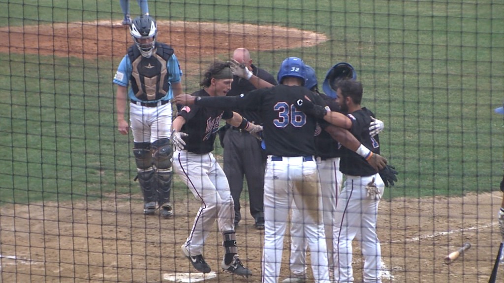 60433 Vo Waves Gulls V Isteele00 00 19 57still001