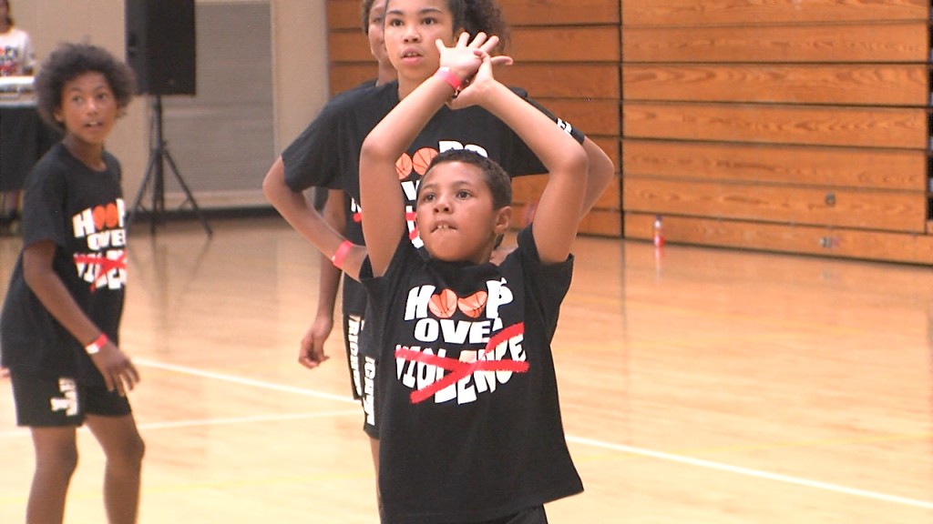 65370 Vo Hoops Over Violence Rv Isteele00 00 24 04still001