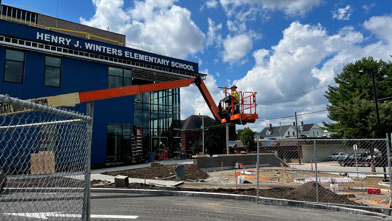 Pawtucket School Committee Tours Winters Elementary | ABC6