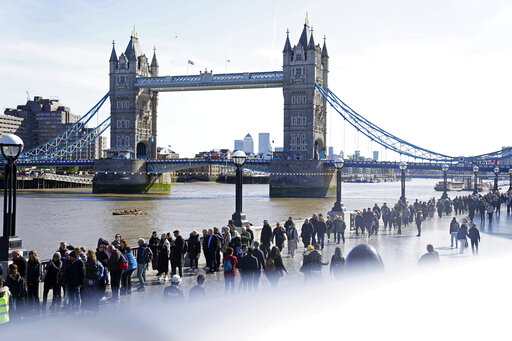 Thousands Wait In Cold To Pay Respects To Queen Elizabeth Ii