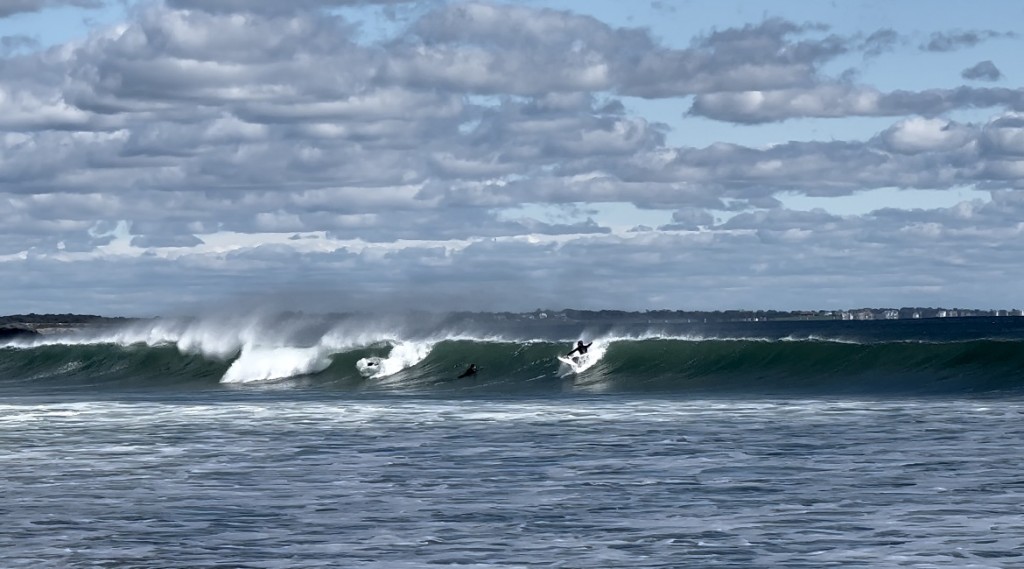 Effects Of Hurricane Fiona Sends 10 Foot Waves To South County ABC6