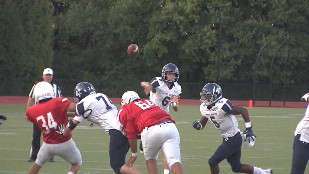 69864 Vo Moses Brown Narragansett Fb V Ncoit Triamxfstill001