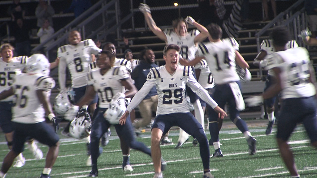 74355 Vo Bryant Charleston Southern Fb V Isteele00 00 19 28still001