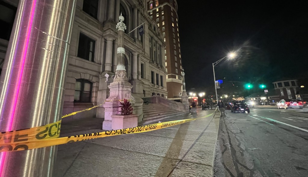 1 stabbed after fight on steps of Providence City Hall | ABC6