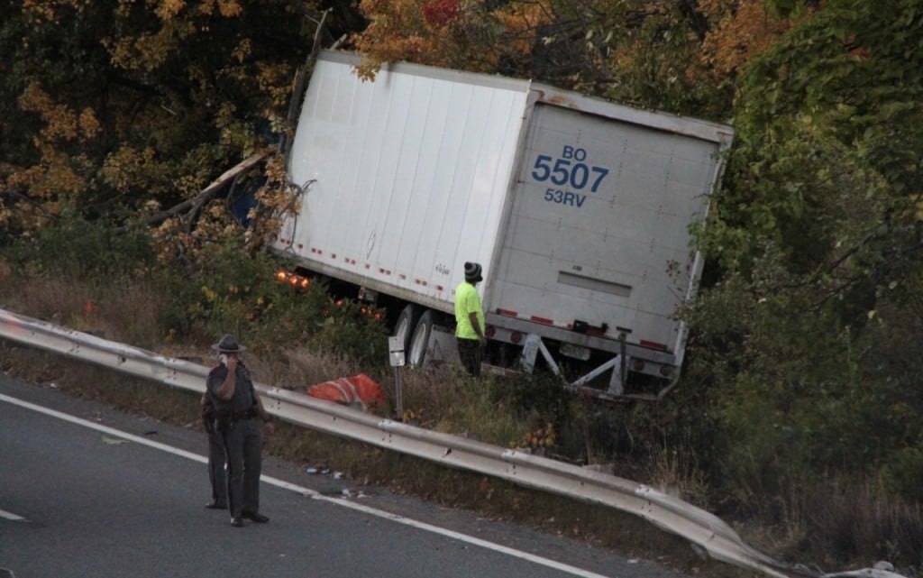 Tractor Trailer Crashes Into Woods Abc6 9701