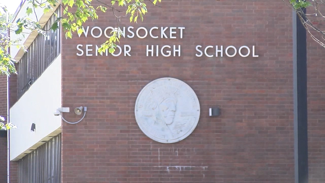 Gas smell prompts school closures in Woonsocket ABC6