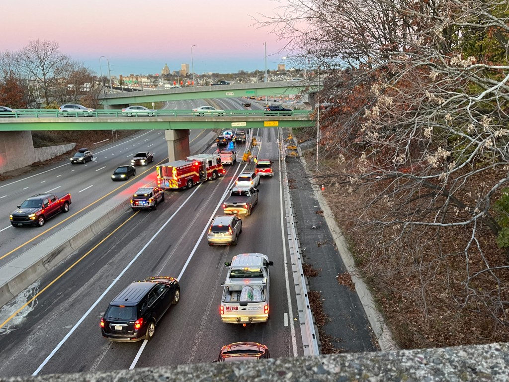 Crash causes traffic delays near new Interstate 195 split in Providence