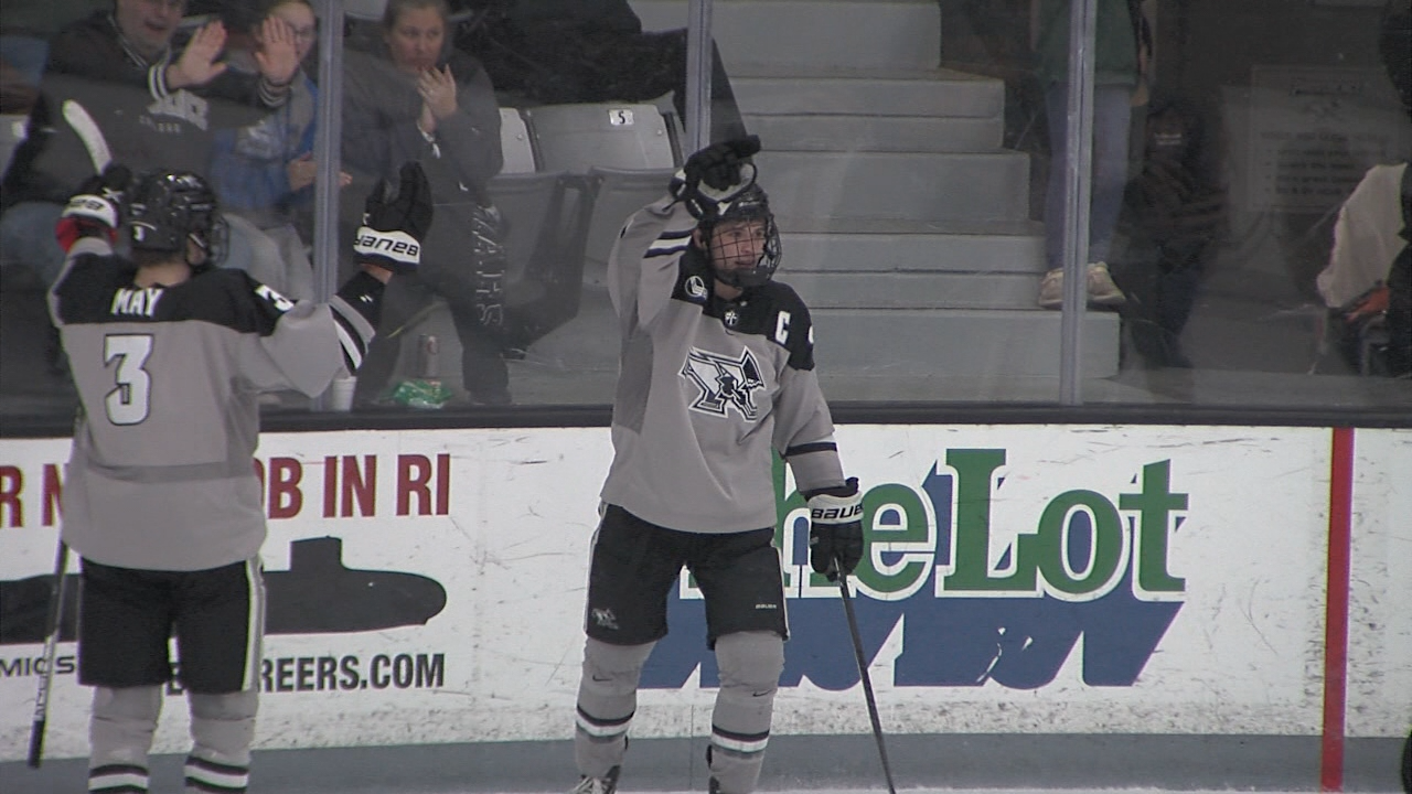 #9 PC Men’s Hockey Rolls Vermont | ABC6