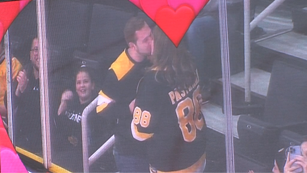 84461 Vo Pbruins Phantoms V Isteele00 00 08 32still001