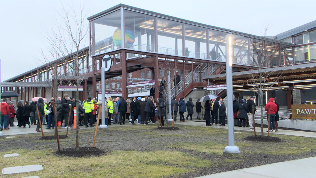 service-begins-at-new-pawtucket-central-falls-train-station-abc6