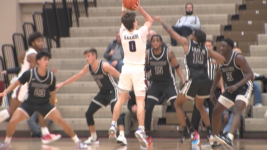 1 2 22 11pm Sportscaststill001