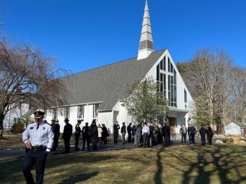 Hundreds pay respects at funeral of former South Kingstown police chief ...