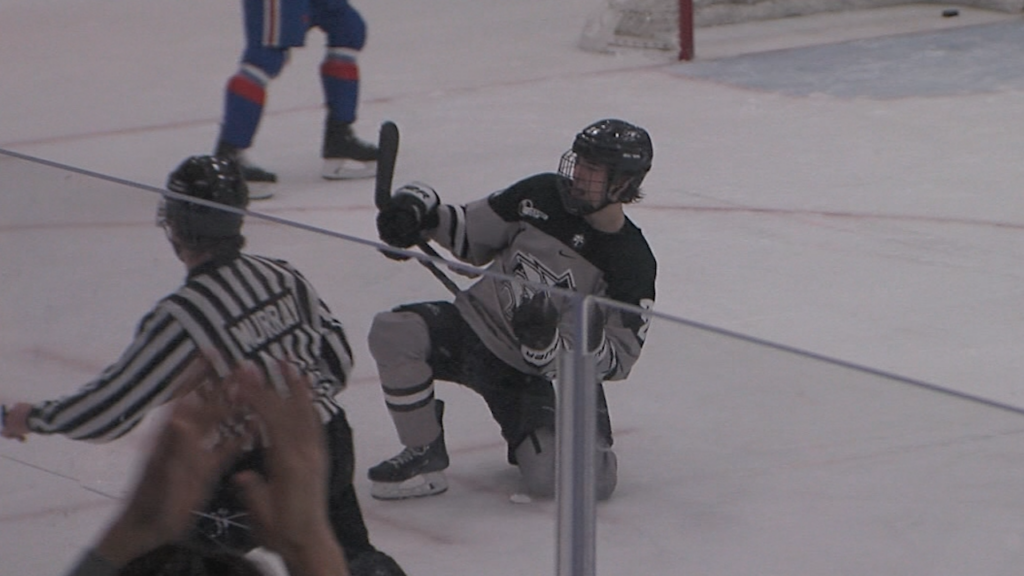 91232 Vo Pc Umass Lowell Mhk V Isteele Tria00 00 18 54still001