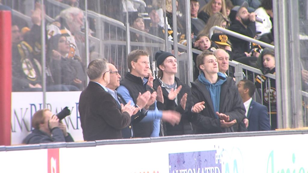 92094 Vo Ri Hockey Hof V Isteele00 00 22 19still001