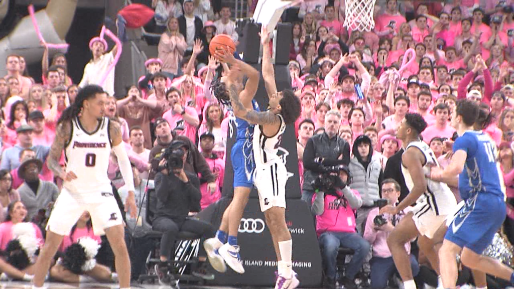 90761 Vo Pc Creighton Mbb Home Vo Ncoit00 00 32 11still001