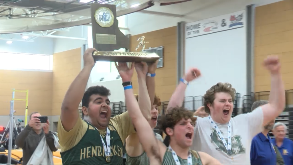 91266 Vo Riil State Boys Winter Track Rv Isteele00 01 04 50still001