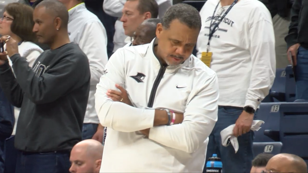 91782 Pkg Pc Uconn Mbb Post P Isteele00 00 28 45still001