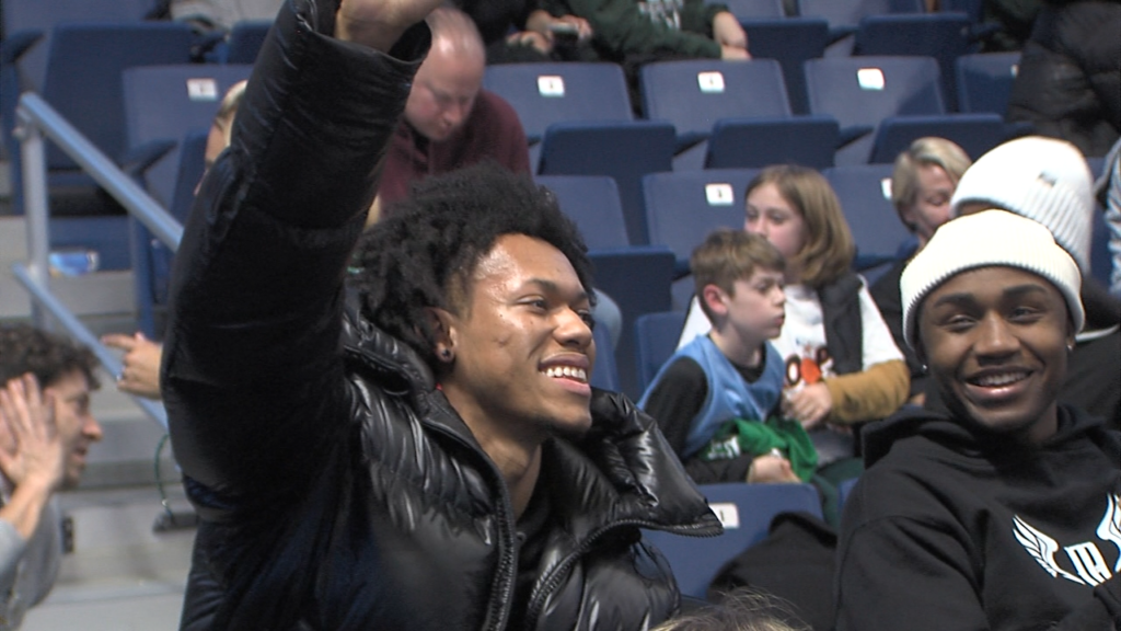 91215 Vo Uri Mbb V Jeff Dowtin Isteele00 00 15 57still001