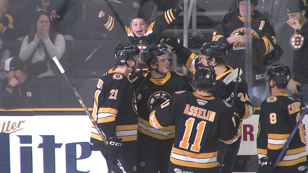 97223 Vo Pbruins Penguins V Isteele00 00 41 26still001