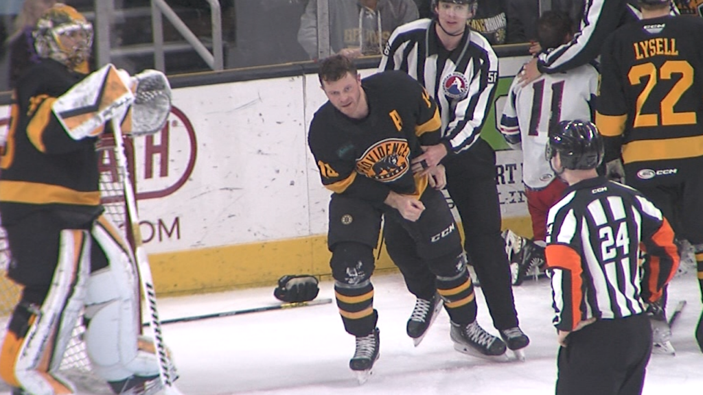 97279 Vo Pbruins Wolf Pack V Isteele00 01 00 54still001