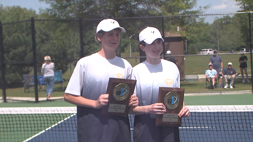 01591 Vo Riil Bten Doubles V Isteele00 01 01 48still001