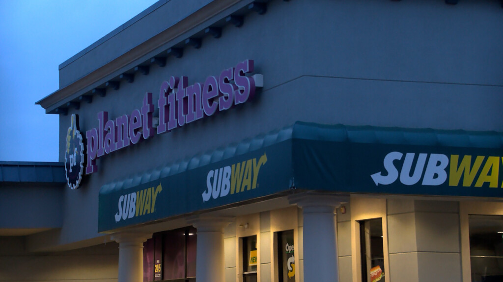 planet-fitness-in-smithfield-reopens-after-deadly-crash-at-subway-abc6