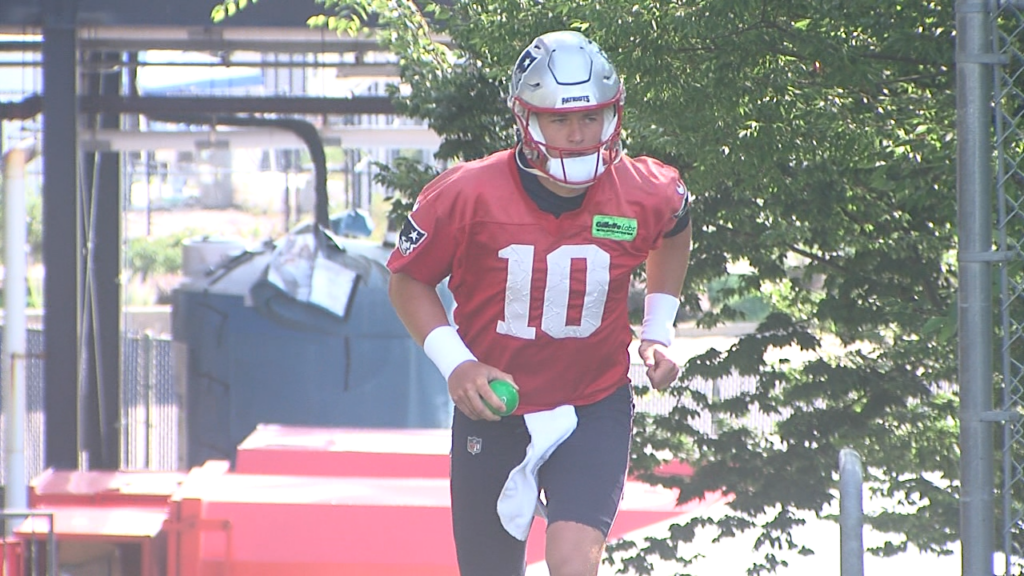 11250 Pkg Pats P Training Camp Opens Isteele Tria00 00 19 28still001