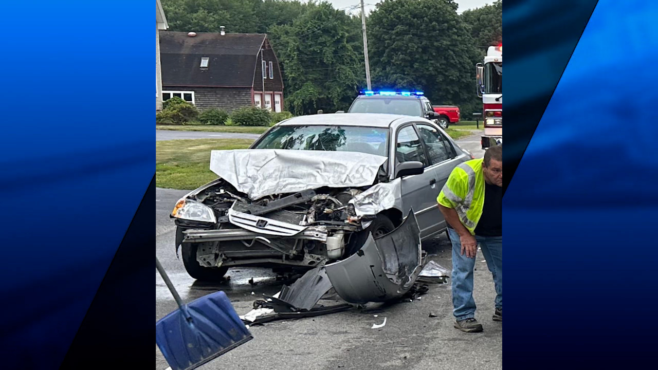 2 hurt in multivehicle crash in Lakeville ABC6