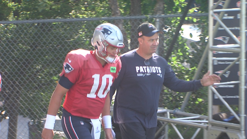 Kevin Faulk enters Patriots Hall of Fame, gets surprise from Tom Brady