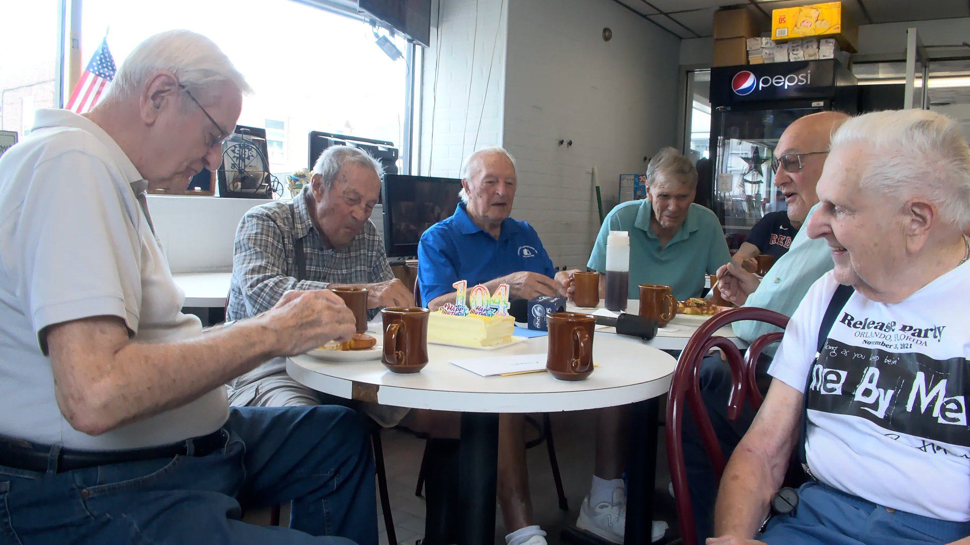 Man celebrates turning 104 with longtime friends of Pawtuxet Valley | ABC6