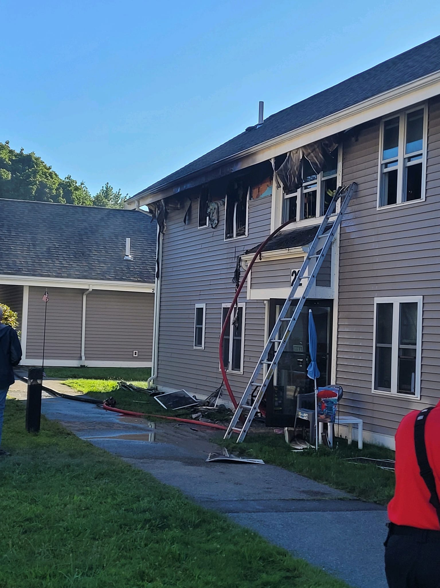 Firefighters battle blaze at Seekonk apartment complex ABC6