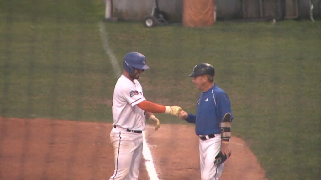Gulls Take Down Westerners In Game 1 Of Necbl Final Four Series