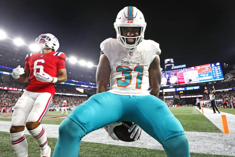 Dolphins hold off Patriots, New England falls to 0-2: What we learned - The  Athletic
