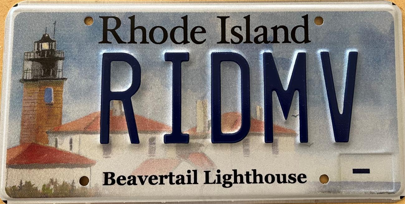 Rhode Islanders Pick Up Beavertail Lighthouse Charity Plates | ABC6