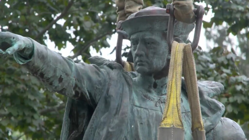 Columbus Statue Arrives In Johnston