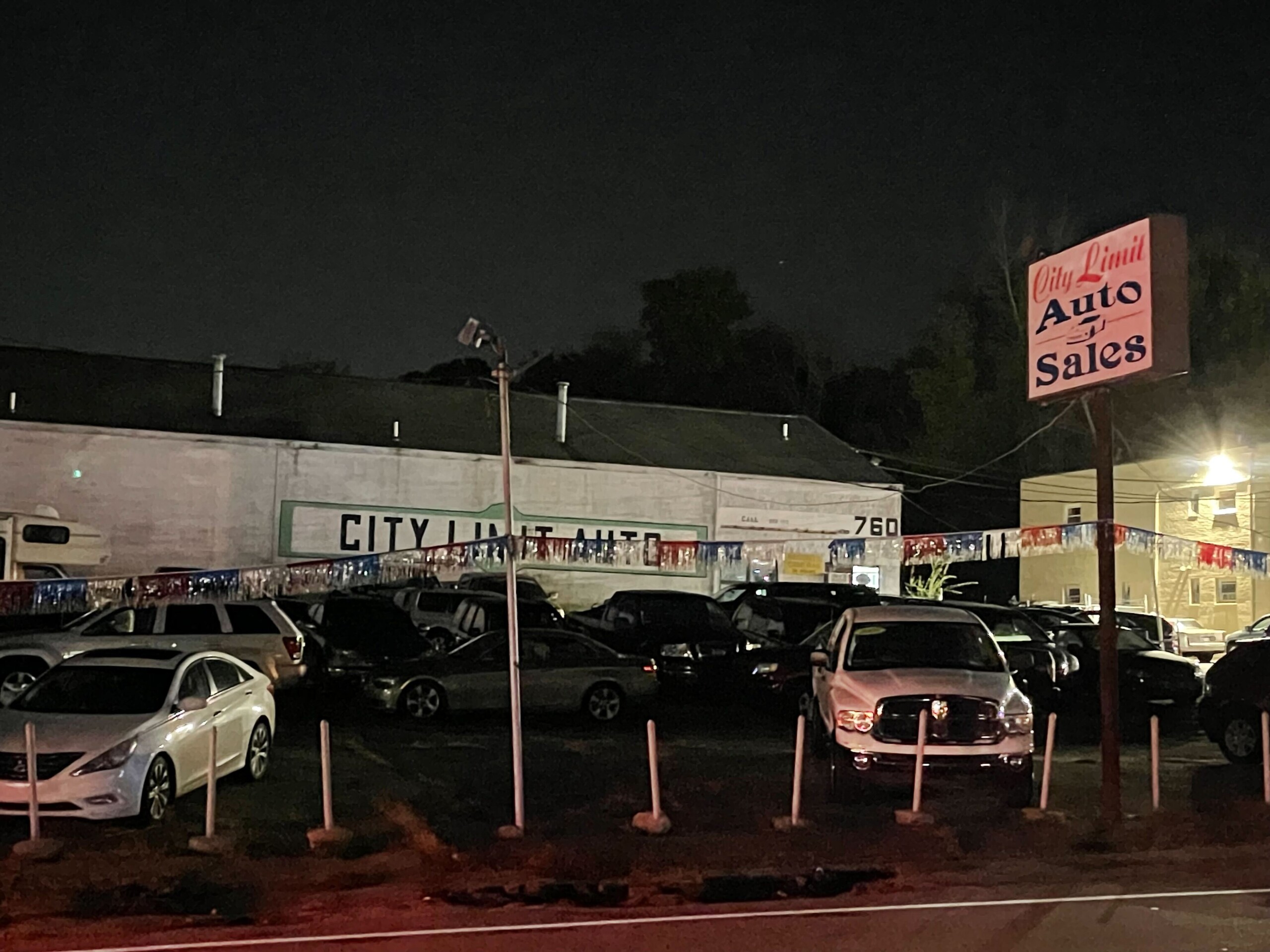 Worker at used car dealership shot in Johnston ABC6