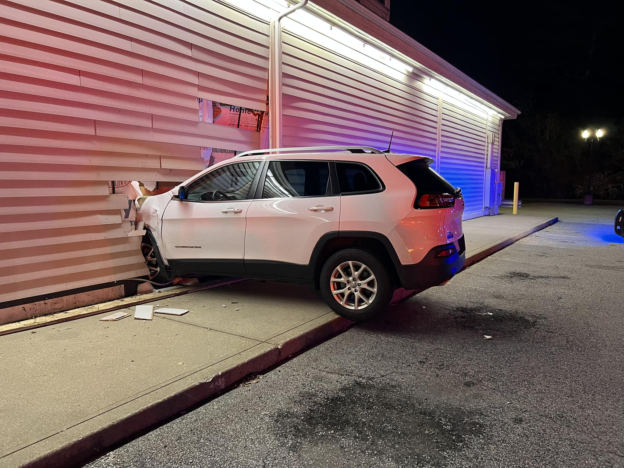 Car crashes into Norton CVS ABC6