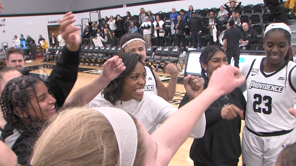 25596 Vo Pc Hampton Wbb Rv Isteelemxf00 00 52 27still001