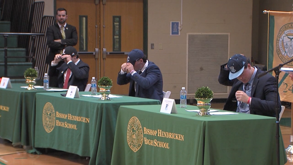 25757 Vo Hendricken Nli Signings Vo Ncoit00 00 06 39still001