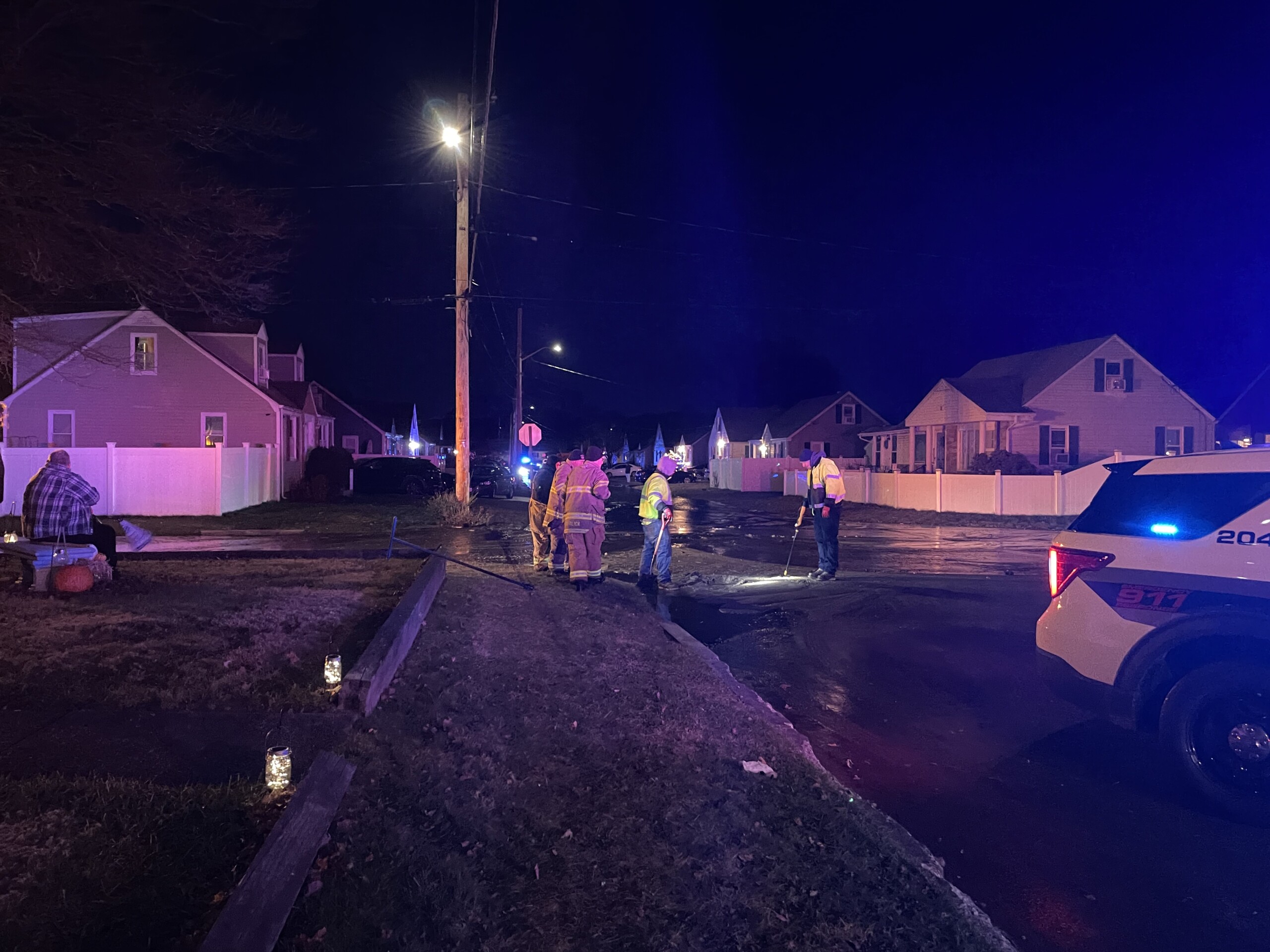Crews respond to water main break in Pawtucket ABC6