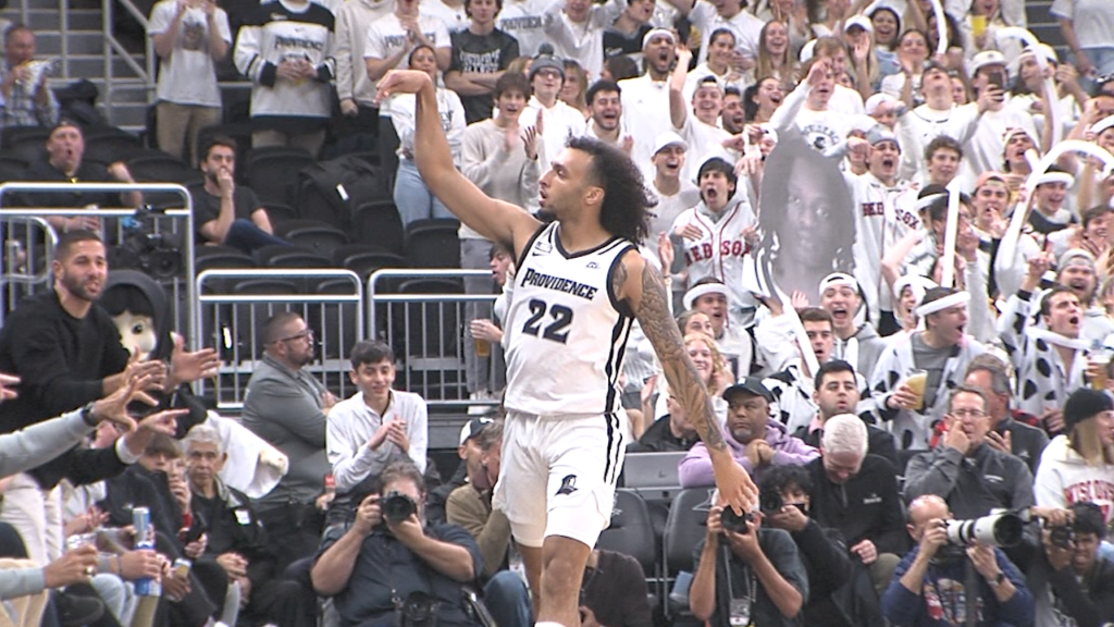 26585 Vo Pc Wisconsin Mbb Ov Isteele00 00 17 57still001