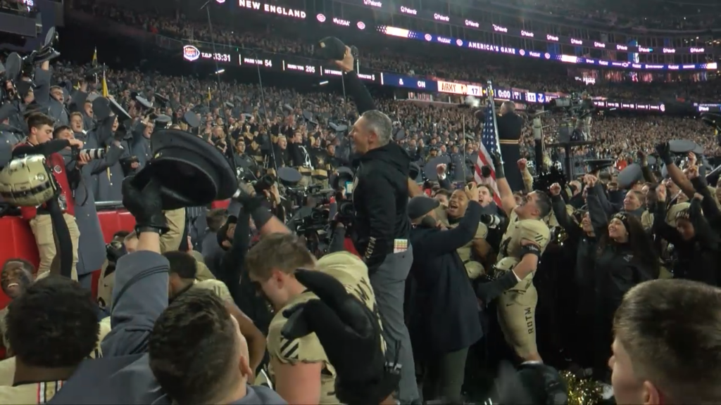 29901 Pkg Army Navy Fb P Isteele00 01 38 58still001