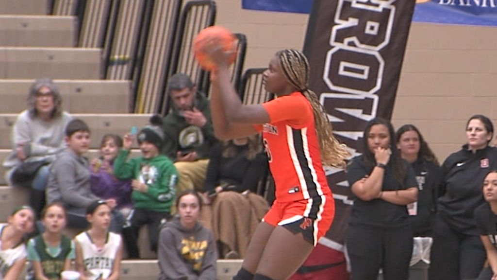 38646 Vo Brown Princeton Wbb V Isteele Tria00 00 28 58still001