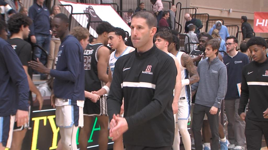 37580 Sot Brown Columbia Mbb S Isteele00 00 10 59still001