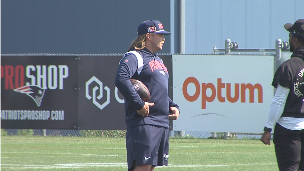 36827 Vo Pats V Steve Belichick Washington Isteele00 01 03 08still002