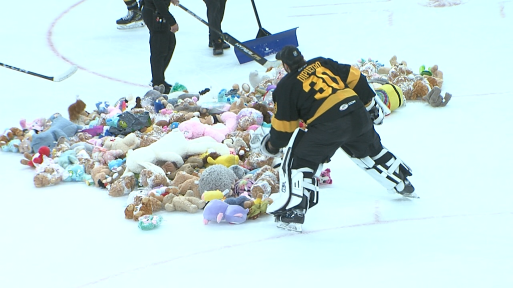 41979 Vo Pbruins Springfield V Isteele00 00 02 44still001