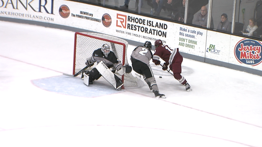 41986 Vo Pc Mhk Hockey East Qtrs Matchup Isteele00 00 00 19still001